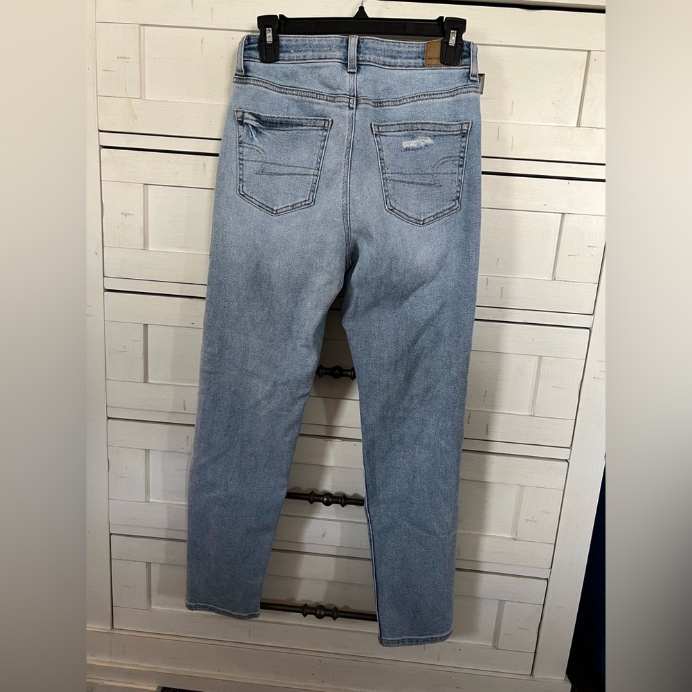 AE Mom jeans! Super cute on! - Picture 6 of 8